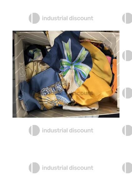 108#8837 Stock foulard e cravatte Hermès e altri brand in vendita - foto 1