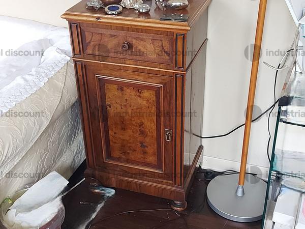 97#8837 Comodino del XIX secolo in radica di noce in vendita - foto 1