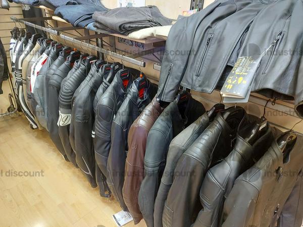 Abbigliamento in vendita