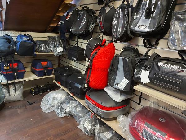 6#8890 Accessori e ricambi moto e arredamento per negozio in vendita - foto 9