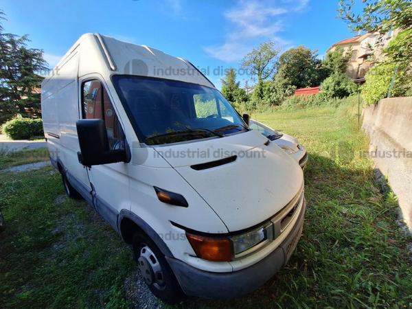 1#8909 Autoveicolo Peugeot  e autocarro Iveco in vendita - foto 1