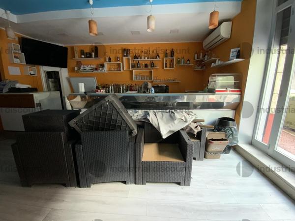 1#8929 Arredamento e attrezzature da bar in vendita - foto 2