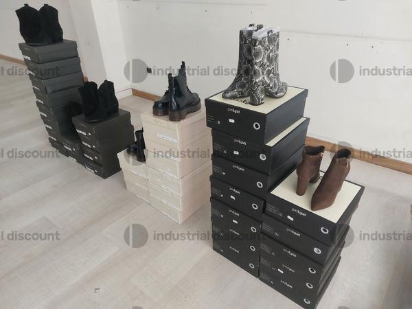 8#8952 Calzature e arredo ufficio in vendita - foto 1