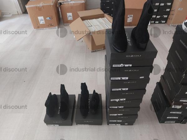 8#8952 Calzature e arredo ufficio in vendita - foto 2