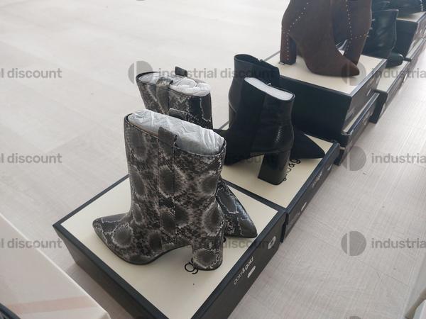 8#8952 Calzature e arredo ufficio in vendita - foto 23