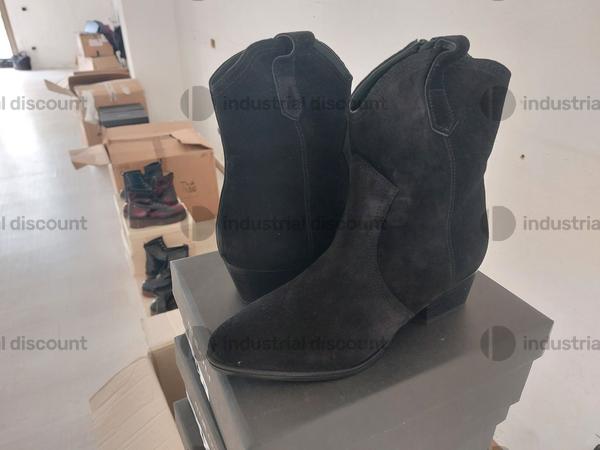 8#8952 Calzature e arredo ufficio in vendita - foto 33