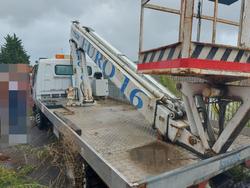 Autocarro con piattaforma aerea