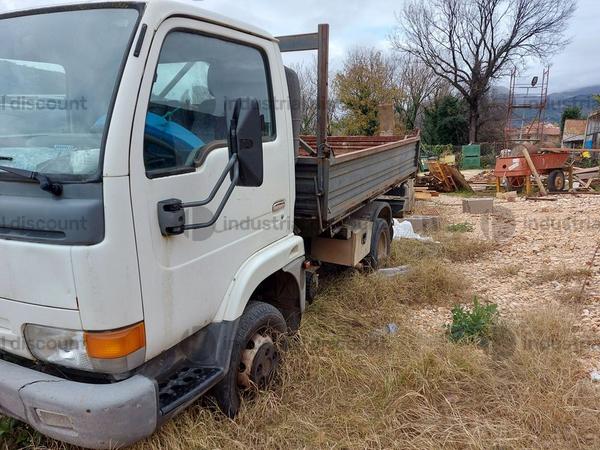 1#9100 Autocarro Nissan in vendita - foto 2