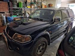 Autocarro Mitsubishi Pajero Sport