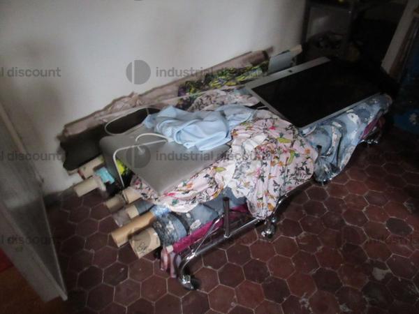 6#9153 Tessuti e banco in legno in vendita - foto 2