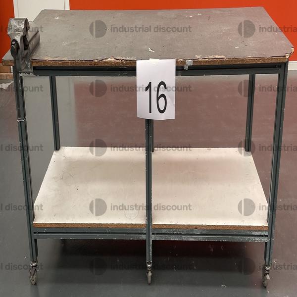 12#9214 4 banchi da lavoro con ruote e morse da banco in vendita - foto 1