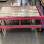 Immagine 2 - 4 banchi da lavoro rosa basso con ruote - Lotto 9 (Asta 9214)
