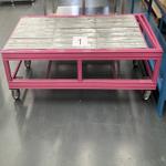 Immagine 4 - 4 banchi da lavoro rosa basso con ruote - Lotto 9 (Asta 9214)