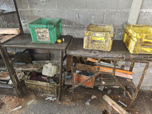 16#9288 Macchinari dismessi e banchi da lavoro in vendita - foto 1