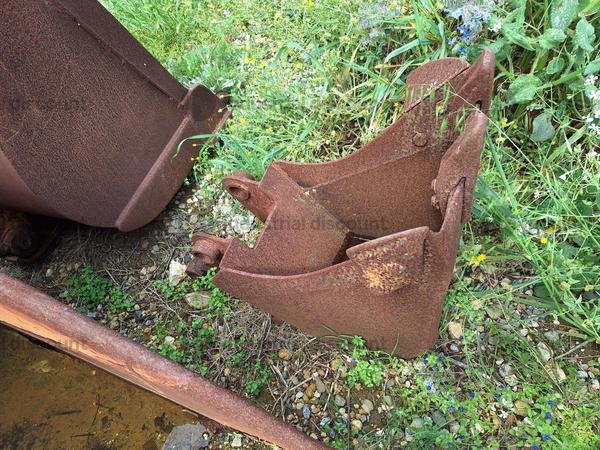 20#9304 N. 7 Benne per escavatore in vendita - foto 4