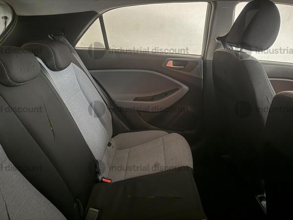 2#9377 Autovettura Hyundai i20 in vendita - foto 2