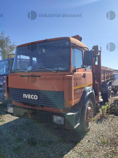 7#9387 Camion IVECO 180 ribaltabile trilaterale con gru Fassi 145 in vendita - foto 1