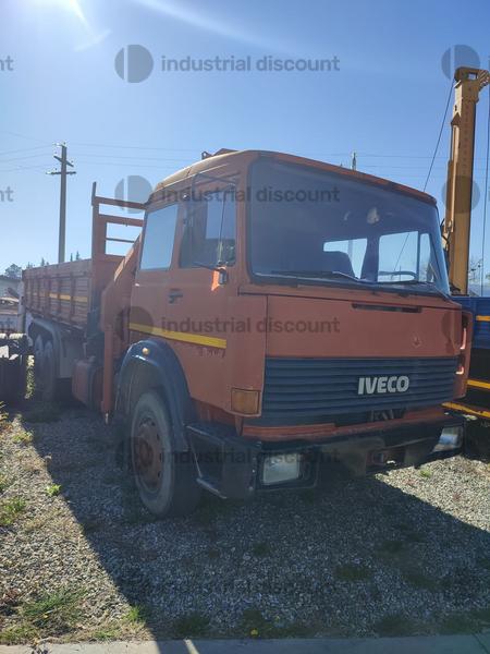 7#9387 Camion IVECO 180 ribaltabile trilaterale con gru Fassi 145 in vendita - foto 2