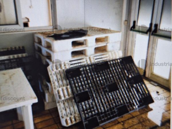 23#9389 Pallets in plastica bianchi  e pallets in plastica nera in vendita - foto 4