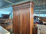 Immagine 19 - Libreria in legno e Cassapanca Lepri in legno Tec - Lotto 14 (Asta 9425)