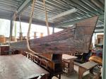 Immagine 1 - Canoa Borneo e Armadietto con Sculture Timor - Lotto 8 (Asta 9425)