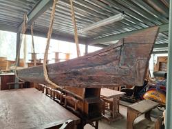 Canoa Borneo e Armadietto con Sculture Timor - Lotto 8 (Asta 9425)
