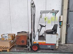 Carrello elevatore elettrico Iveco - Lotto 36 (Asta 9433)