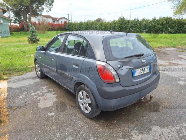 5#9452 Autovettura Kia Rio in vendita - foto 2