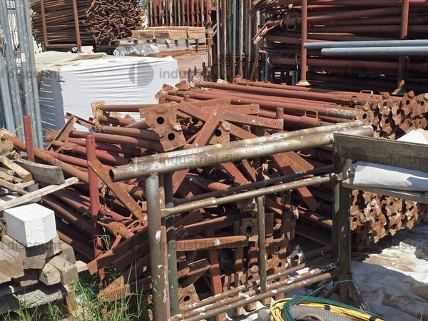 9#9467 Attrezzature edile tra cui puntelli, pedane, elementi per ponteggio in vendita - foto 7