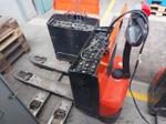 Immagine 2 - Transpallet elettrico BT LWE200 - Lotto 17 (Asta 9470)
