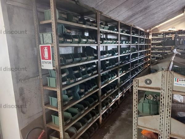 3#9479 Magazzino ricambi veicoli in vendita - foto 2
