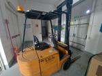 Image 1 - 2 electric forklifts - Lot 14 (Auction 9480)