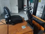 Image 11 - 2 electric forklifts - Lot 14 (Auction 9480)