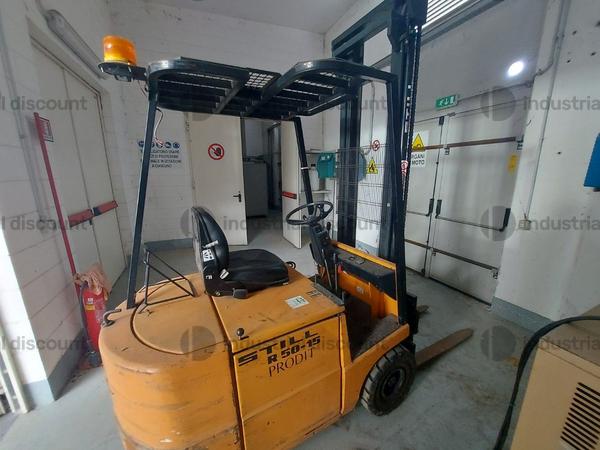 Carrelli elevatori in vendita