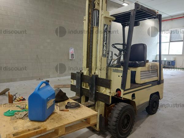 Carrelli elevatori in vendita