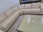 Immagine 2 - Divano angolare Roche Bobois e tavolino - Lotto 39 (Asta 9481)