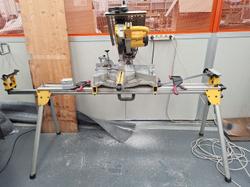 Troncatrice Dewalt con supporto - Lotto 11 (Asta 9543)