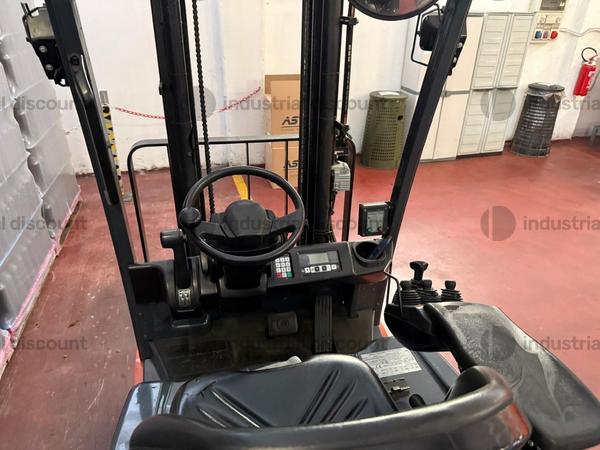 Carrelli elevatori in vendita