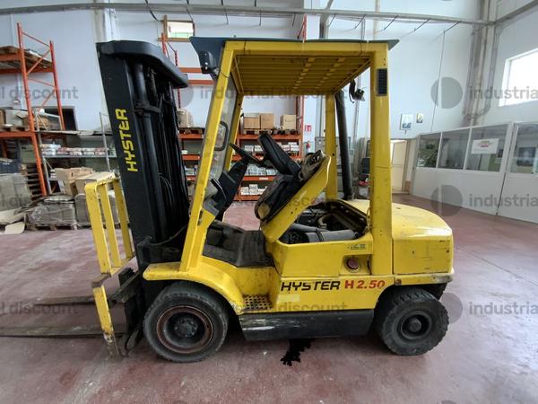 Carrelli elevatori in vendita