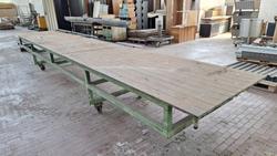 Tables on wheels with metal top - Lot 31 (Auction 9601)