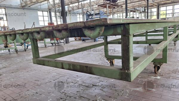 31#9601 Tavoli su ruote con piano in 
metallo in vendita - foto 4