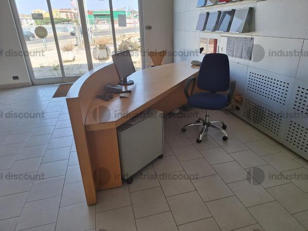 2#9630 Arredi ufficio per autosalone in vendita - foto 4