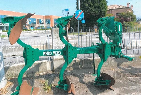 4#9634 Aratro trivomere voltorecchio Pietro Moro EVT 180 in vendita - foto 1