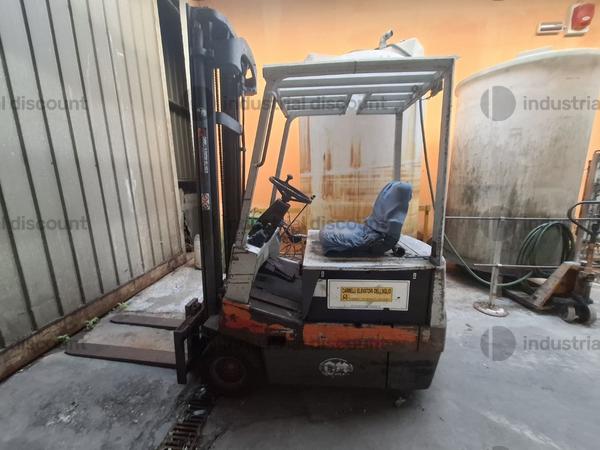 Carrelli elevatori in vendita