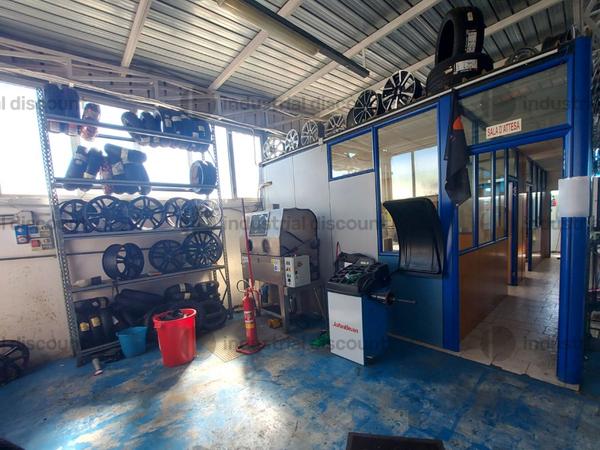 3#9643 Macchine, attrezzature per gommista e officina e Rimanenze di magazzino pneumatici in vendita - foto 1