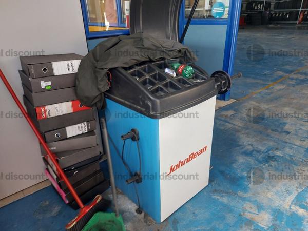 3#9643 Macchine, attrezzature per gommista e officina e Rimanenze di magazzino pneumatici in vendita - foto 2