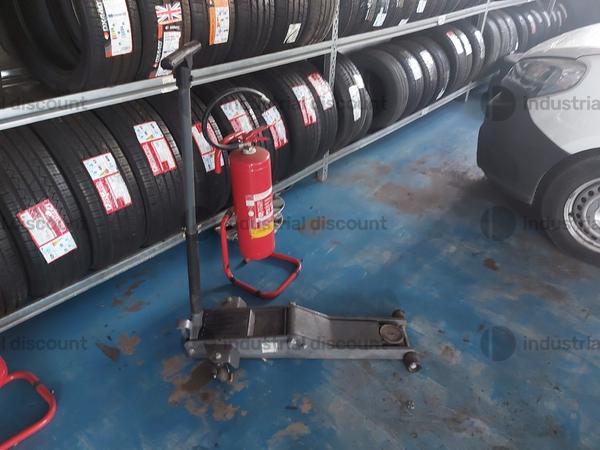 3#9643 Macchine, attrezzature per gommista e officina e Rimanenze di magazzino pneumatici in vendita - foto 7