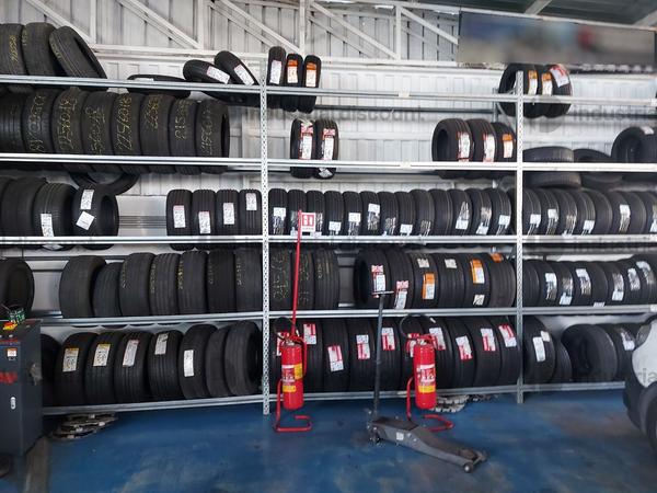 3#9643 Macchine, attrezzature per gommista e officina e Rimanenze di magazzino pneumatici in vendita - foto 37