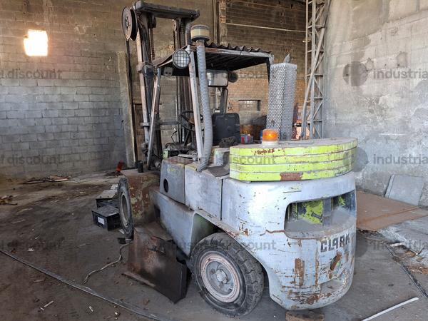 Carrelli elevatori in vendita