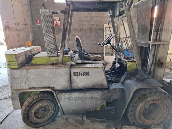 7#9649 Carrelli elevatori Clark e Om in vendita - foto 4